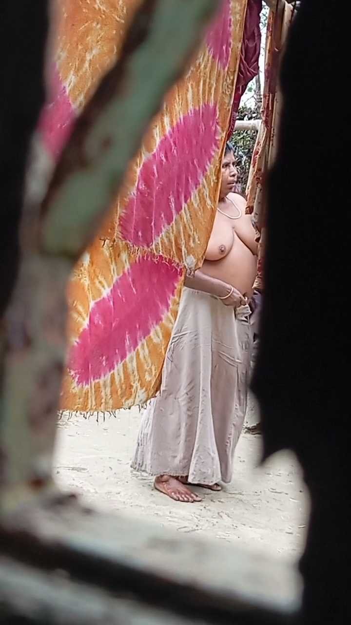 Mature Neighbor Milf Aunty Outdoor Bath And Wearing Dress » BF Video