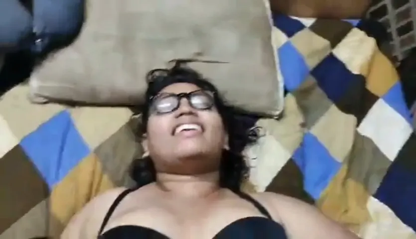 Chubby GF Ki Hairy Chut Ko Mote Lund Se Pela » BF Video